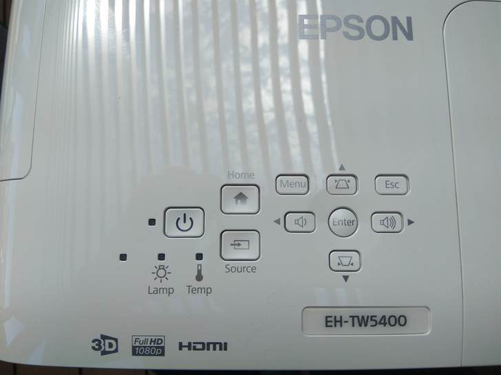 EPSON EH-TW5400：3倍彩色亮度更好色，1080