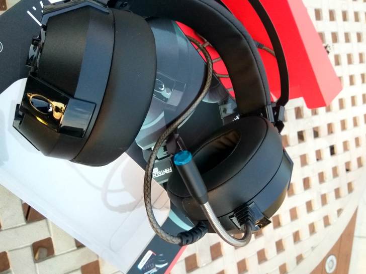 Fantech HG11-7.1環繞立體聲RGB耳罩式電競耳機：環繞佳、定位準、配戴易