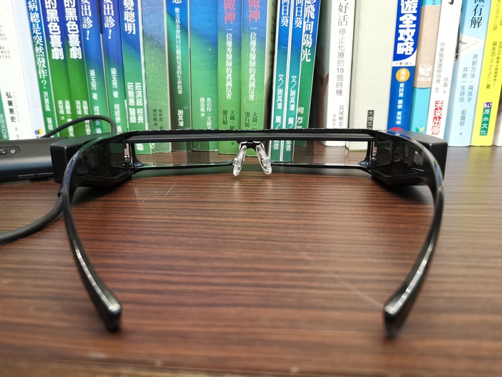 Epson BT-30C次視代智慧眼鏡：擴增實境X真3D大畫面X獨樂樂